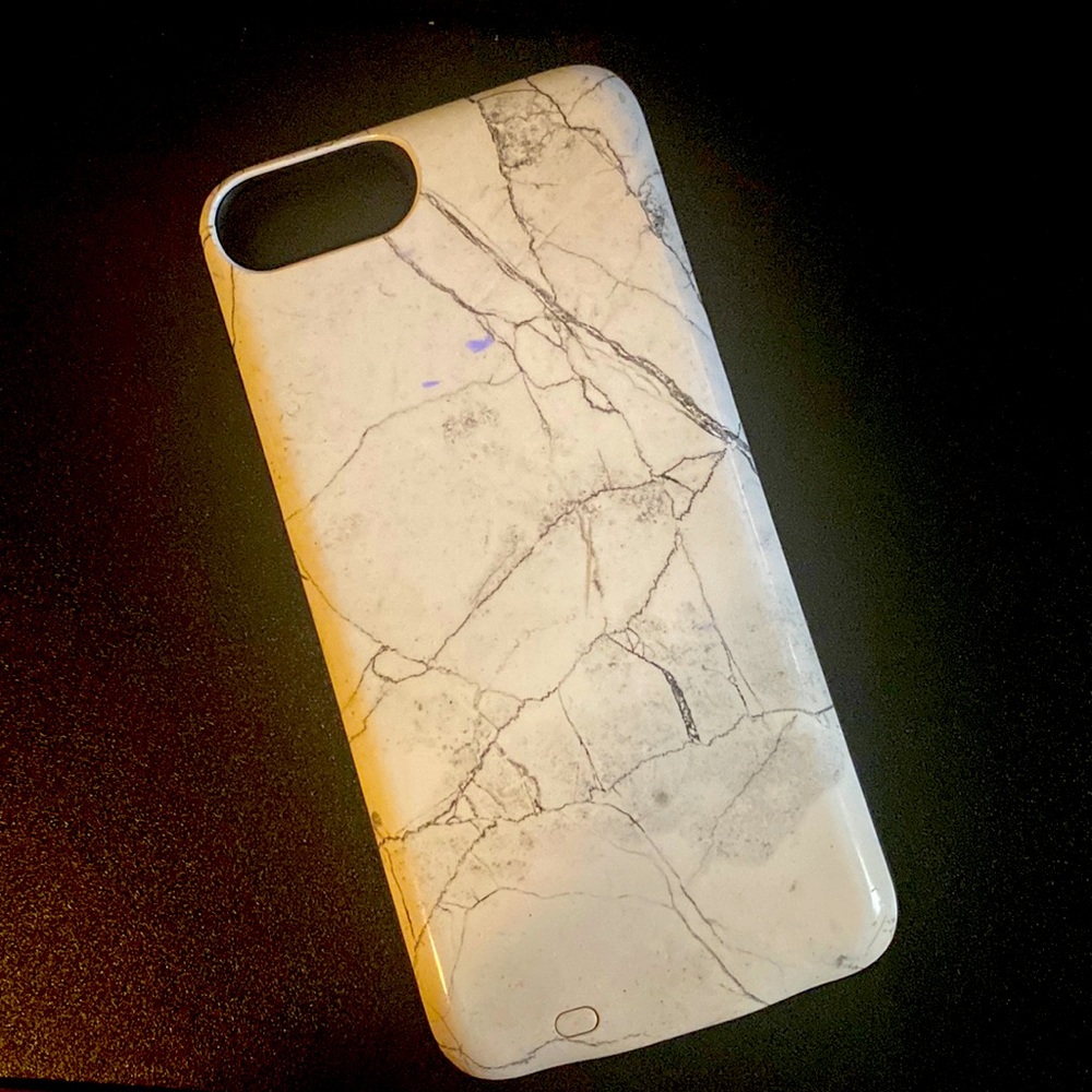 LuxyLemon Battery charging case